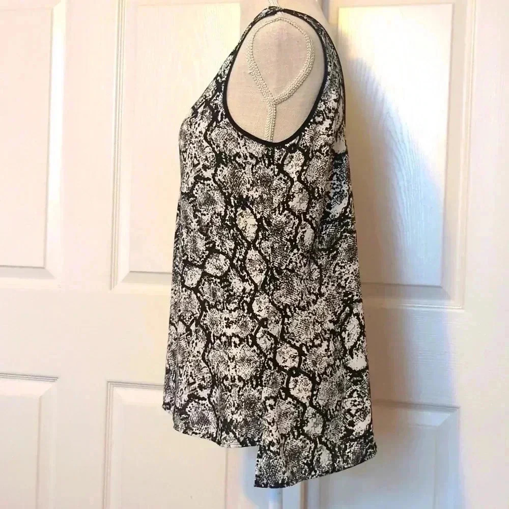 Express Snake Print Blouse - Picture 4 of 5